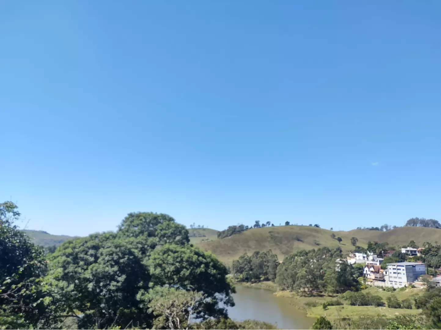 Umidade baixa e temperaturas amenas marcam a semana em Santos Dumont